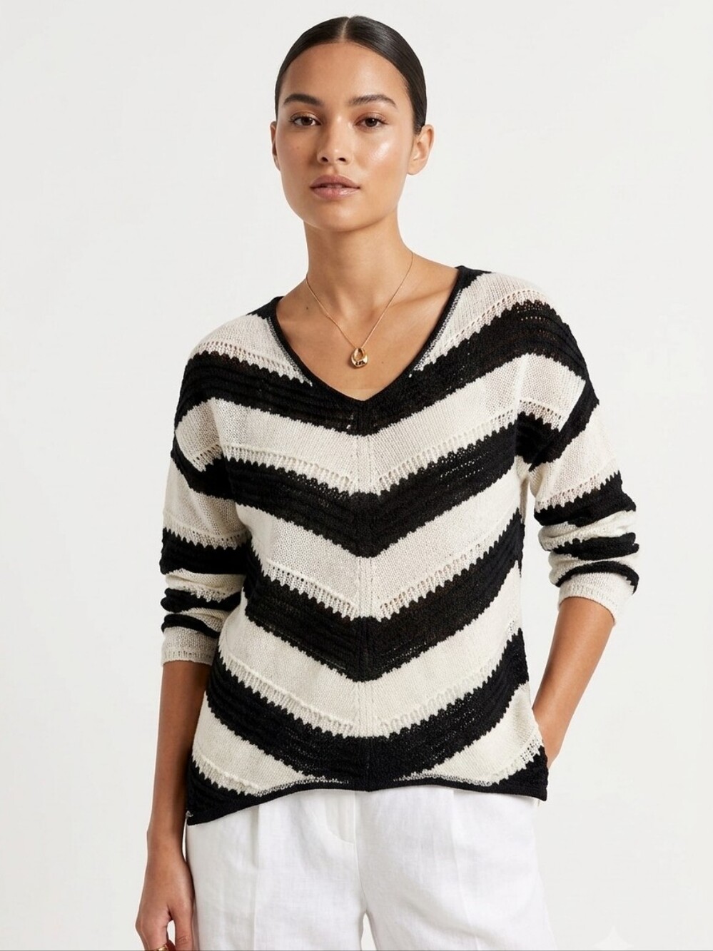 RD Style Slim Black and White Chevron Knit Sweater Large - Picture 2 of 11